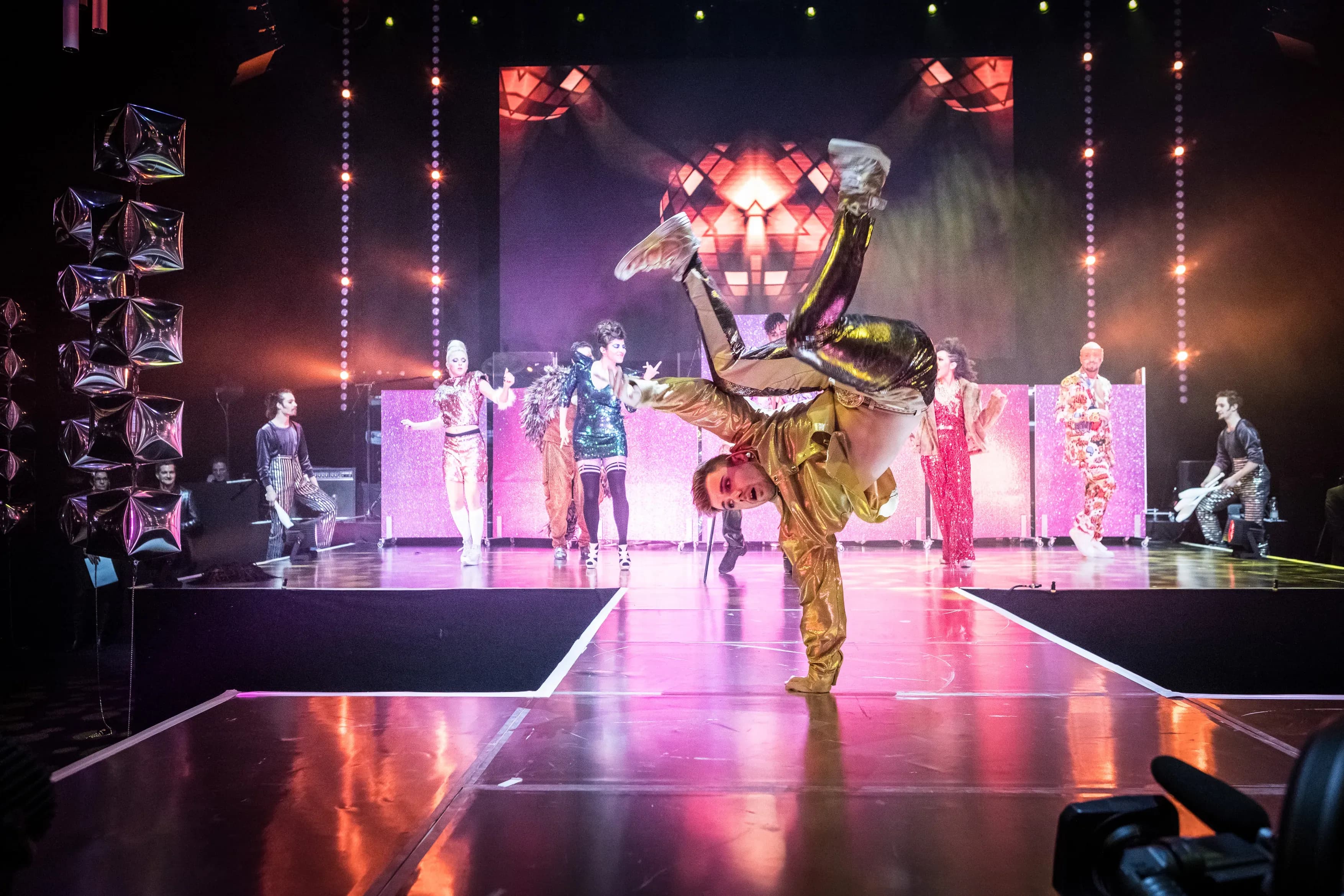 Tänzer für ausgefallene Bühnenshow in Klagenfurt oder Villach buchen